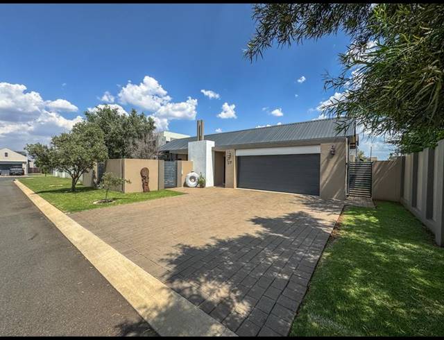 3 BEDROOM HOUSE FOR SALE IN MIDSTREAM MEADOWS